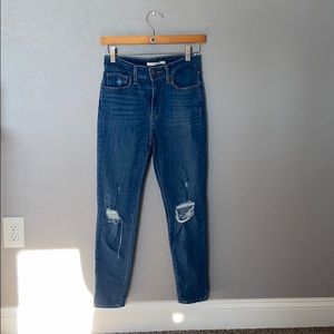 Levi 721 high rise skinny jean (ripped)